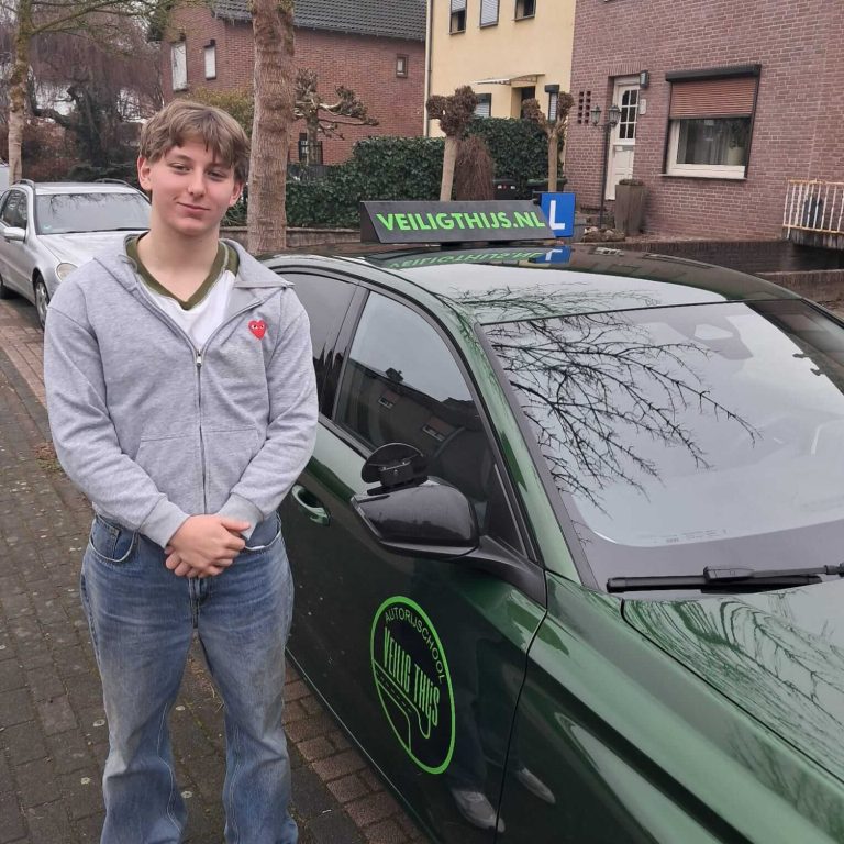 de eerste geslaagde van rijschool Veilig Thijs te Munstergeleen